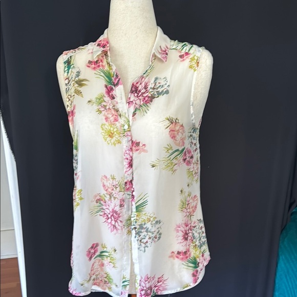 H & M Floral Sleeveless Women's Button Up Top, size 10 - Picture 1 of 5